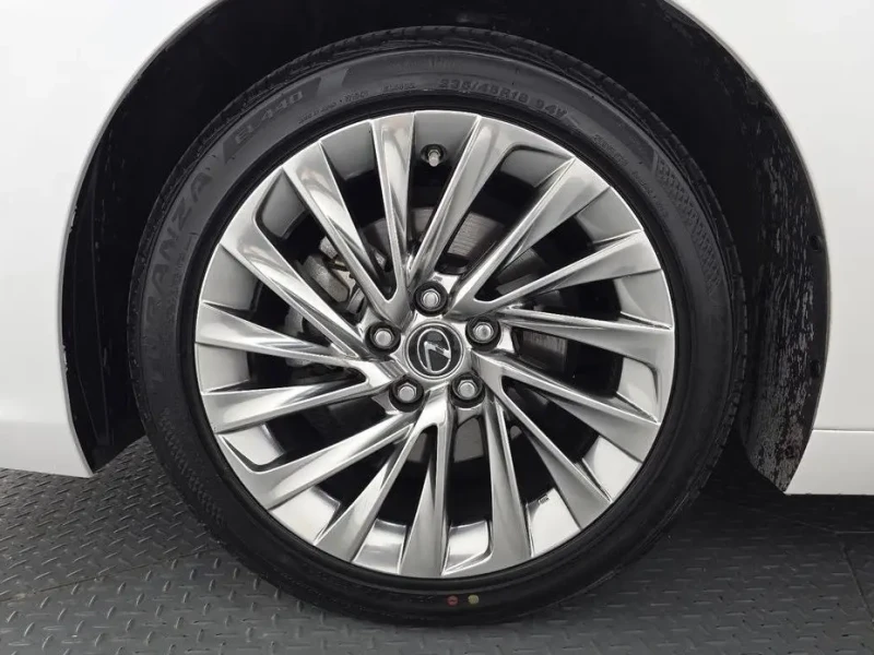2024 Lexus ES с пробегом 31 919 км