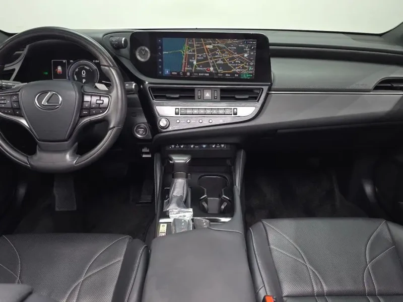 2024 Lexus ES с пробегом 31 919 км