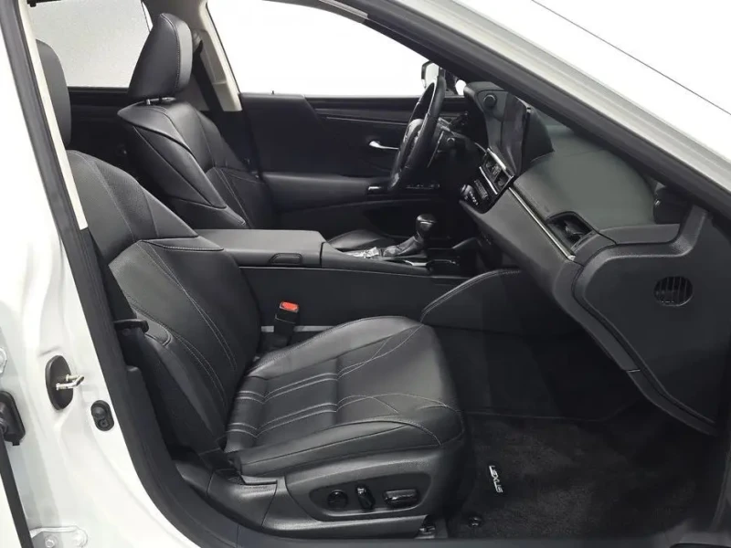 2024 Lexus ES с пробегом 31 919 км