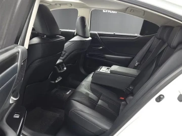 2024 Lexus ES с пробегом 31 919 км