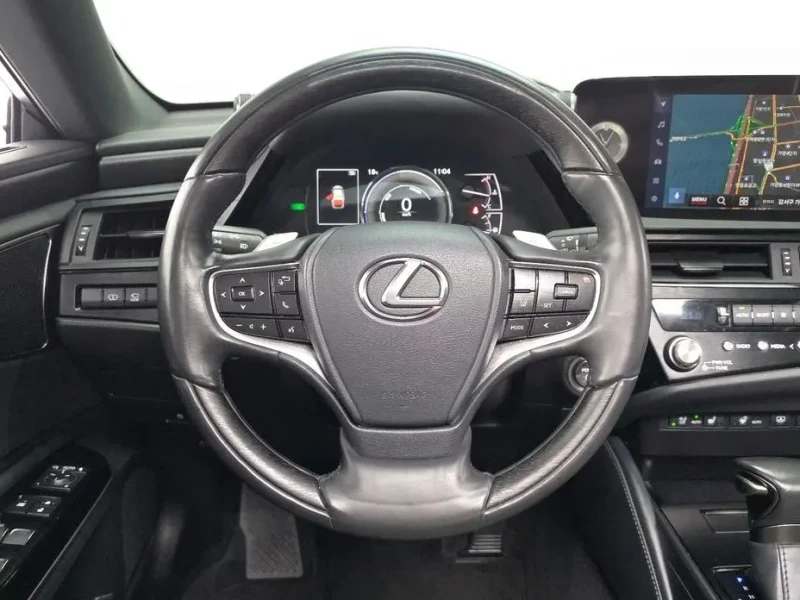 2024 Lexus ES с пробегом 31 919 км