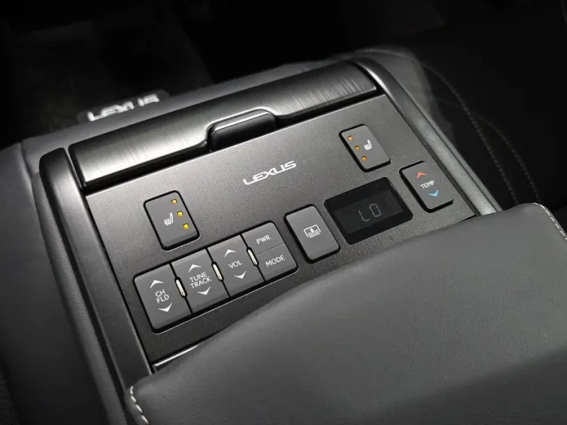 2024 Lexus ES с пробегом 31 919 км