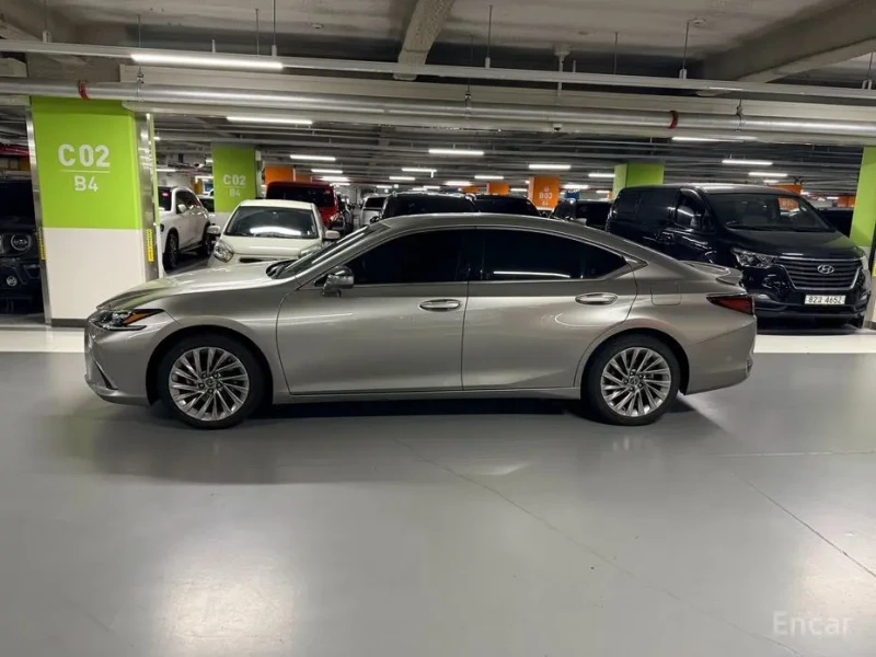 2023 Lexus ES с пробегом 43 462 км