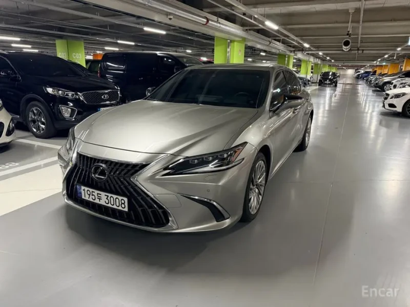 2023 Lexus ES с пробегом 43 462 км