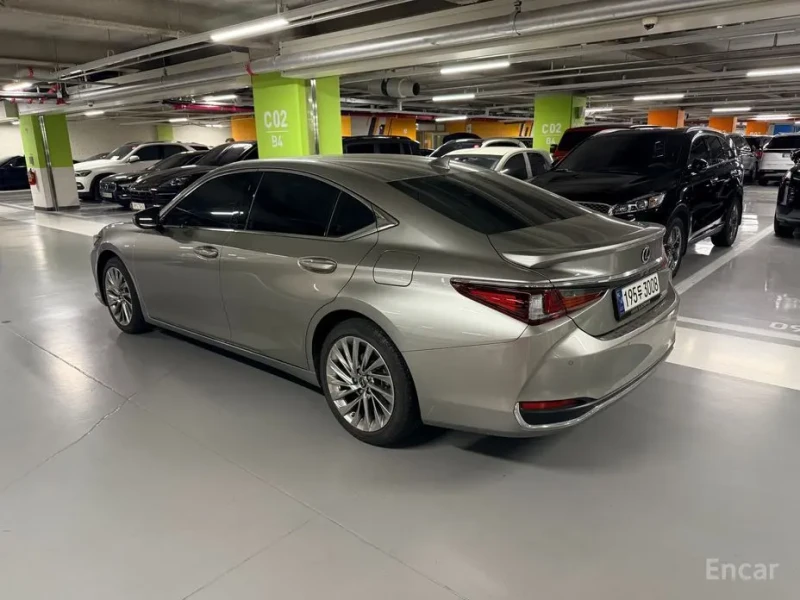 2023 Lexus ES с пробегом 43 462 км