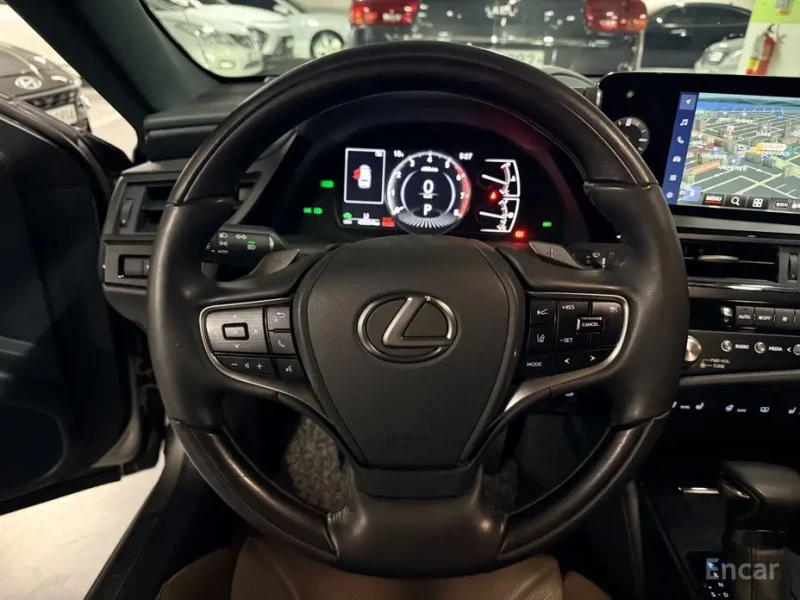2023 Lexus ES с пробегом 43 462 км