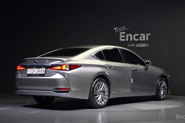2022 Lexus ES с пробегом 33 053 км