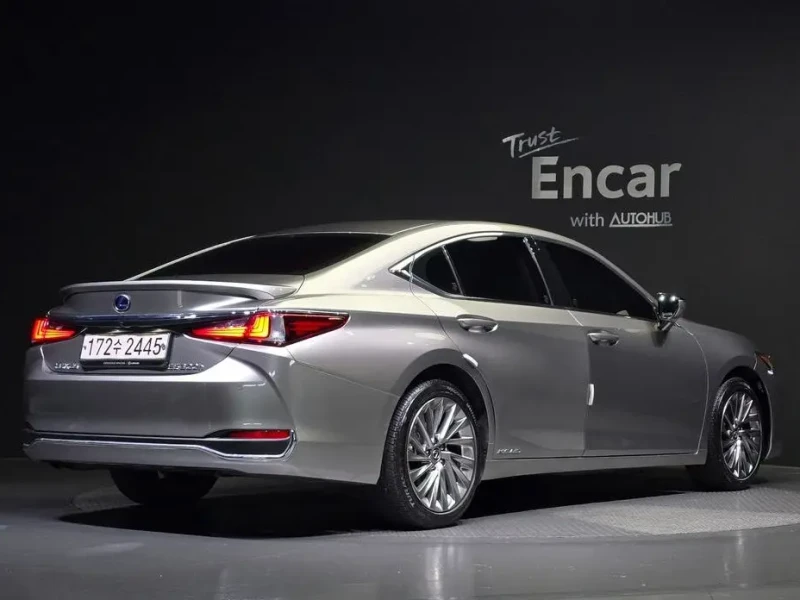 2022 Lexus ES с пробегом 33 053 км