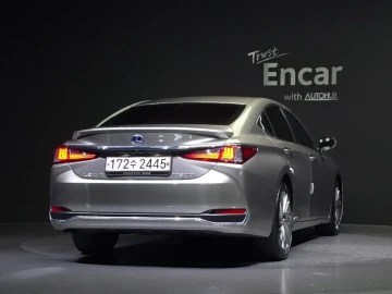 2022 Lexus ES с пробегом 33 053 км