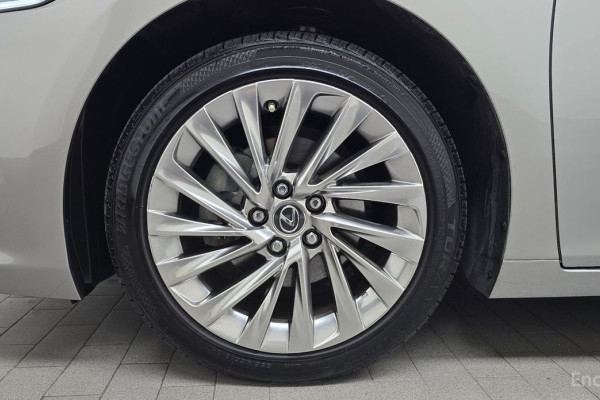 2022 Lexus ES с пробегом 33 053 км