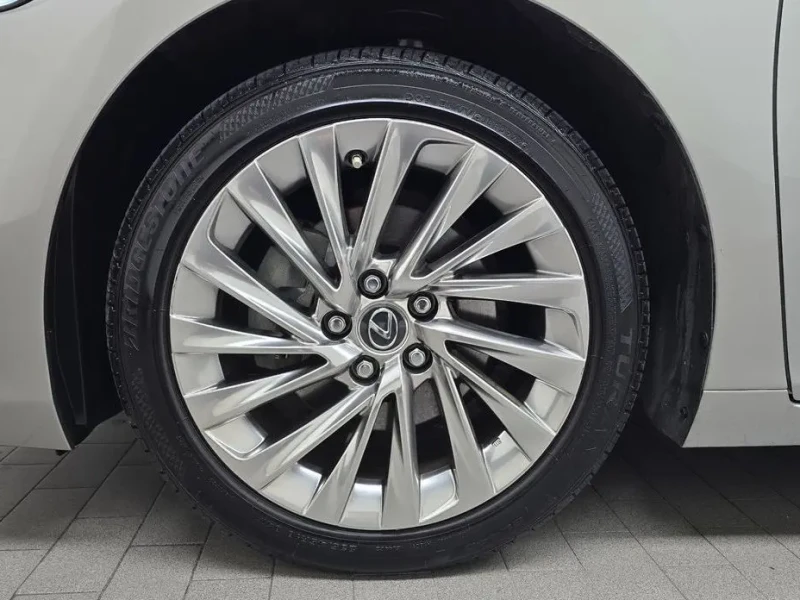 2022 Lexus ES с пробегом 33 053 км