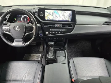 2022 Lexus ES с пробегом 33 053 км
