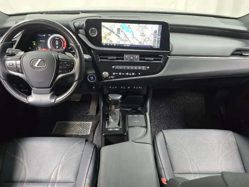 2022 Lexus ES с пробегом 33 053 км