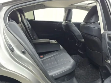 2022 Lexus ES с пробегом 33 053 км
