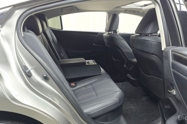 2022 Lexus ES с пробегом 33 053 км