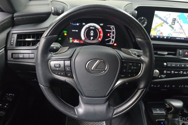2022 Lexus ES с пробегом 33 053 км