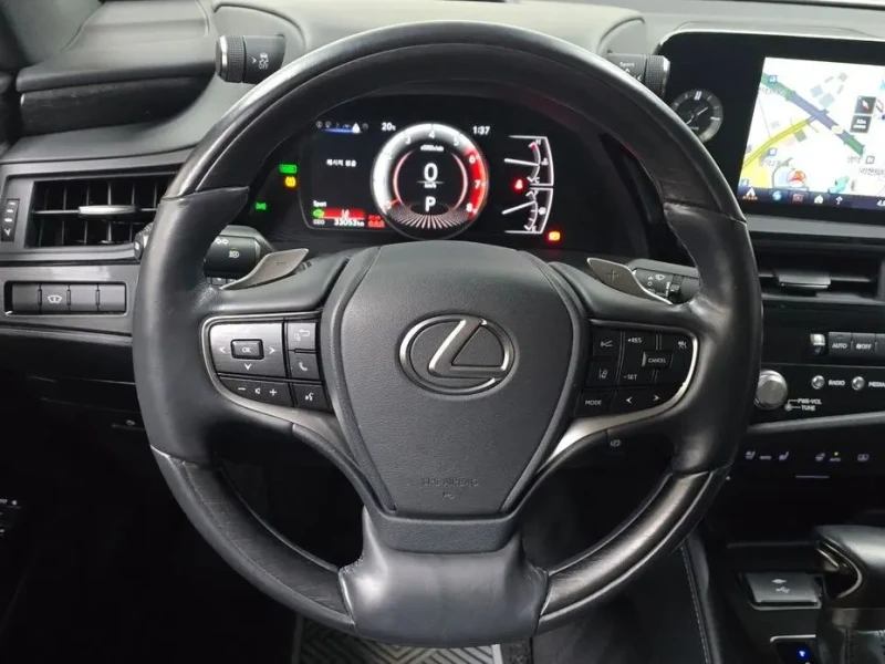 2022 Lexus ES с пробегом 33 053 км