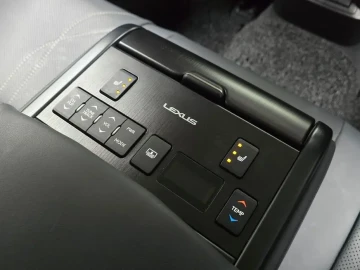 2022 Lexus ES с пробегом 33 053 км