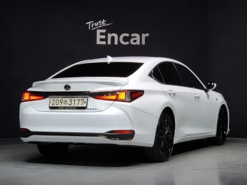 2024 Lexus ES с пробегом 33 670 км