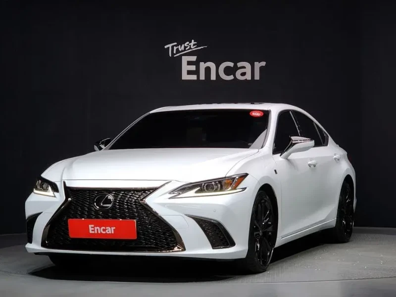 2024 Lexus ES с пробегом 33 670 км