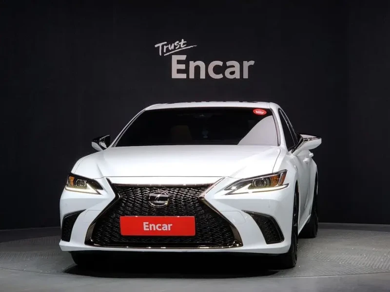 2024 Lexus ES с пробегом 33 670 км