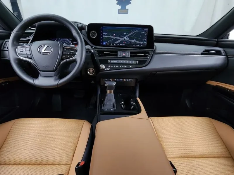 2024 Lexus ES с пробегом 33 670 км