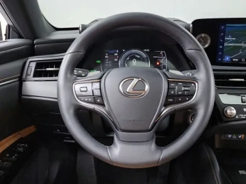 2024 Lexus ES с пробегом 33 670 км