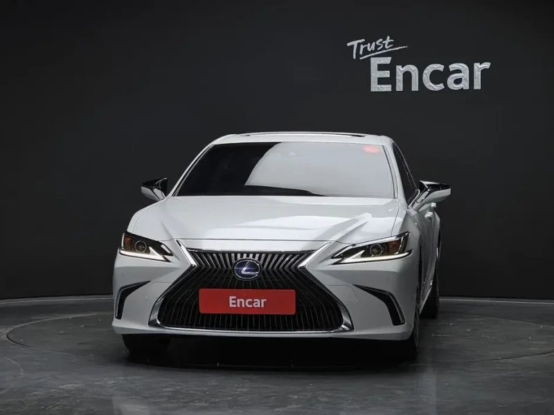 2021 Lexus ES с пробегом 100 668 км