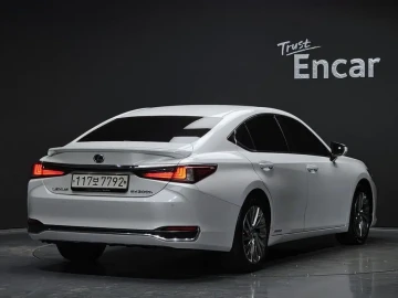 2021 Lexus ES с пробегом 100 668 км