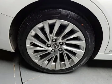 2021 Lexus ES с пробегом 100 668 км