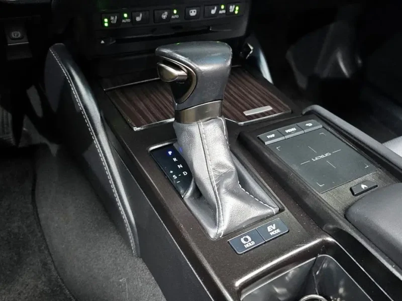 2021 Lexus ES с пробегом 100 668 км
