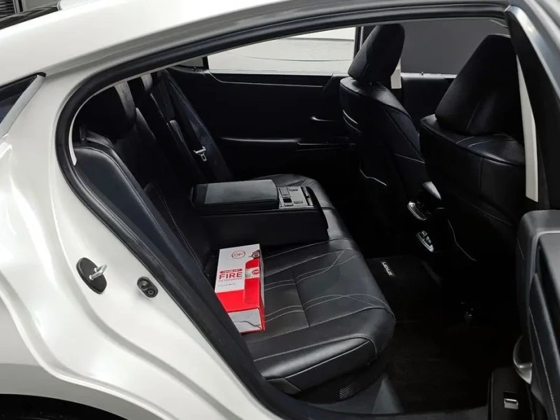 2021 Lexus ES с пробегом 100 668 км
