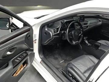2021 Lexus ES с пробегом 100 668 км