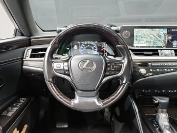 2021 Lexus ES с пробегом 100 668 км