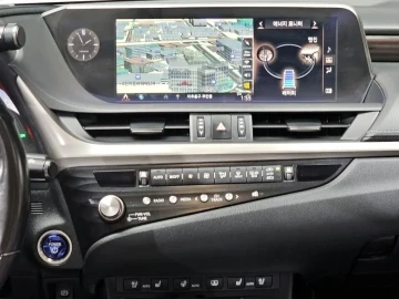 2021 Lexus ES с пробегом 100 668 км
