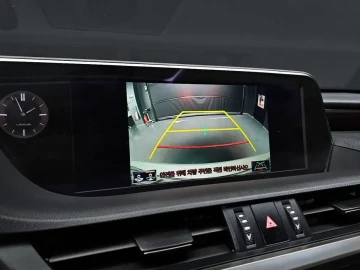 2021 Lexus ES с пробегом 100 668 км