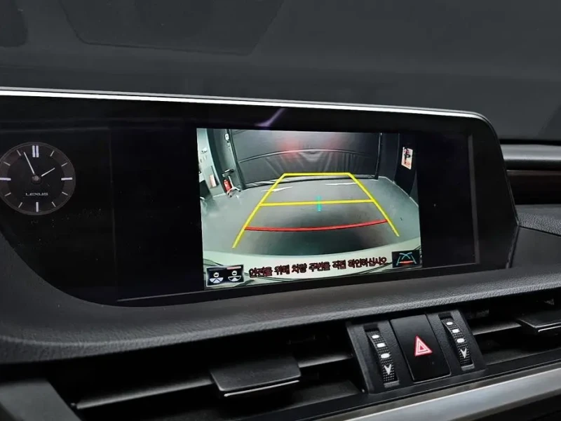 2021 Lexus ES с пробегом 100 668 км