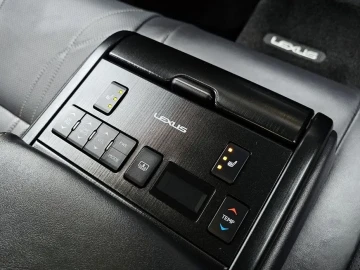 2021 Lexus ES с пробегом 100 668 км