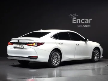2024 Lexus ES с пробегом 27 310 км