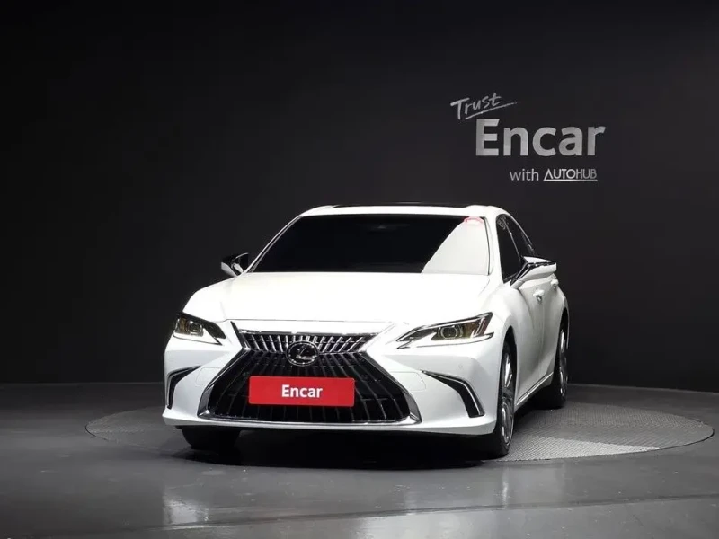 2024 Lexus ES с пробегом 27 310 км