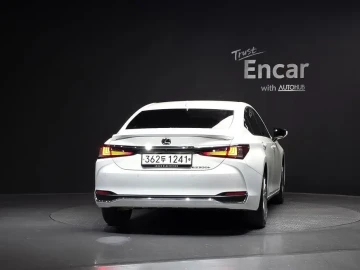 2024 Lexus ES с пробегом 27 310 км