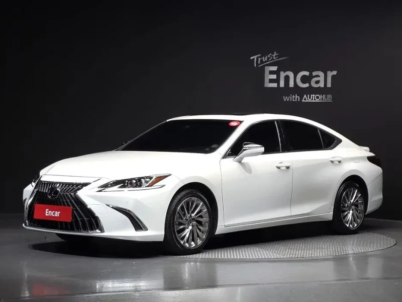 2024 Lexus ES с пробегом 27 310 км