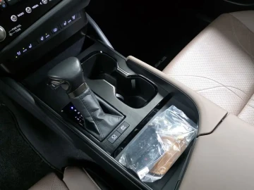 2024 Lexus ES с пробегом 27 310 км