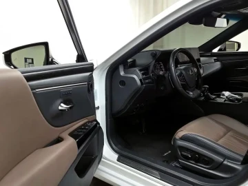 2024 Lexus ES с пробегом 27 310 км