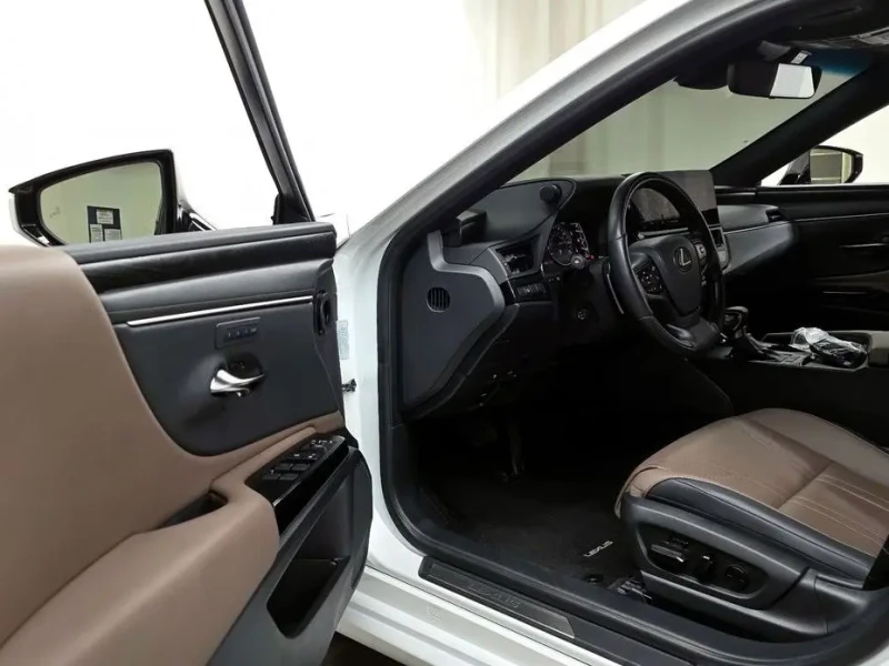 2024 Lexus ES с пробегом 27 310 км