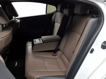 2024 Lexus ES с пробегом 27 310 км