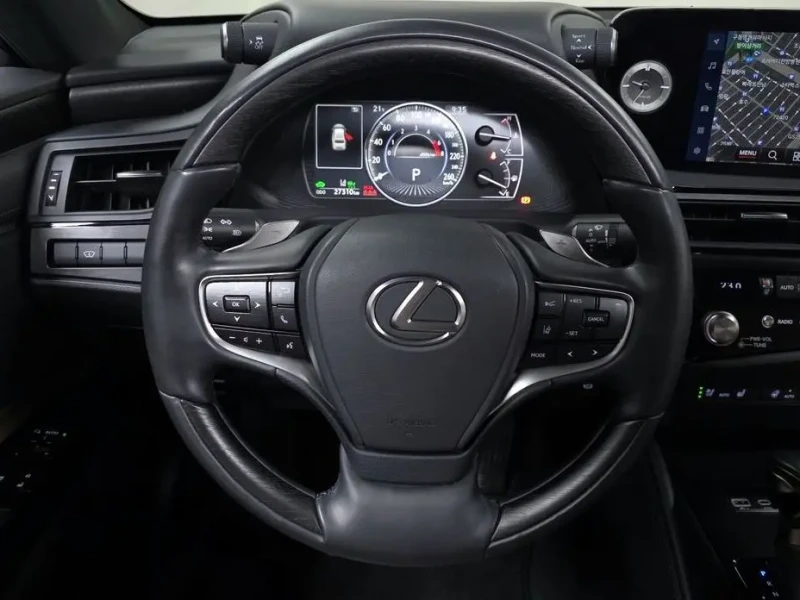 2024 Lexus ES с пробегом 27 310 км