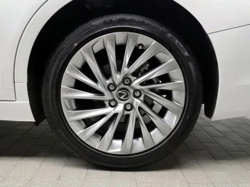 2024 Lexus ES с пробегом 27 310 км