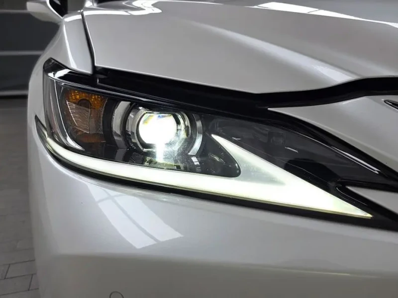 2024 Lexus ES с пробегом 27 310 км