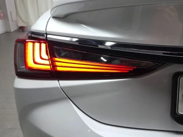 2024 Lexus ES с пробегом 27 310 км